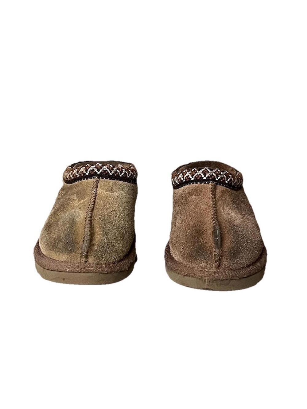 UGG Kids Tasman Slippers Size 9 Chestnut Suede Shearling Lined Unisex Slip On - Picture 2 of 11